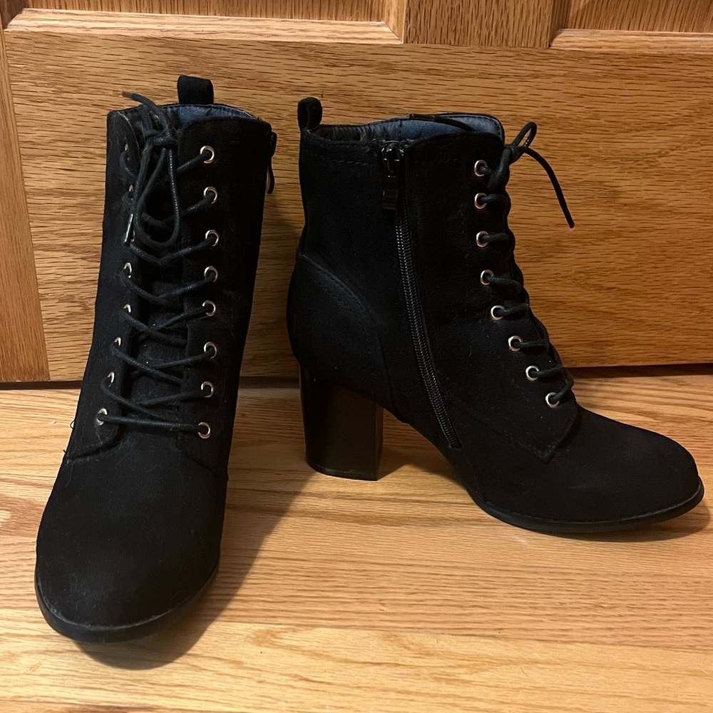 Suede lace up chunky heel boots
